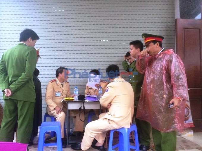 Cơ quan chức năng đ&atilde; kịp thời c&oacute; mặt giải quyết vụ việc.