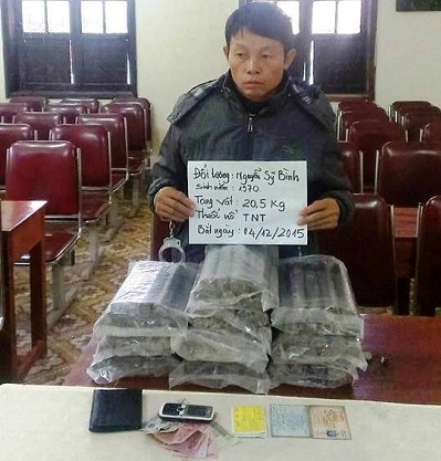 Đối tượng Nguyễn Sỹ B&igrave;nh tại cơ quan điều tra. (Ảnh T.L)