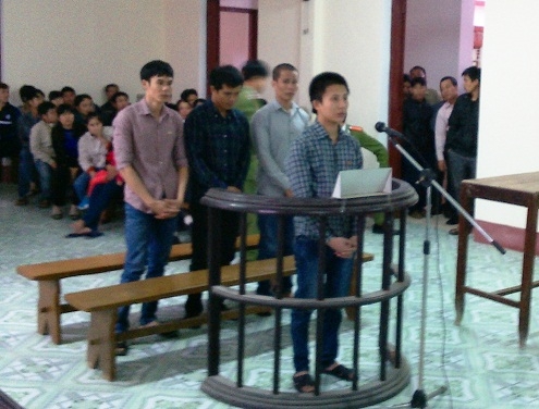 Bị c&aacute;o L&ecirc; Đ&igrave;nh Thuật tại phi&ecirc;n t&ograve;a