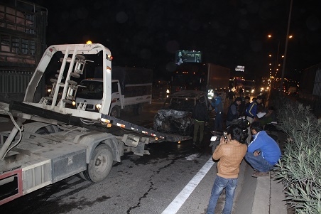 Lực lượng cứu hộ c&oacute; mặt tại hiện trường. Ảnh: Như Trường