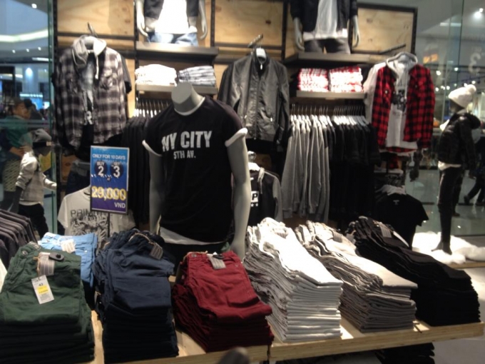 Nhiều mẫu m&atilde; quần &aacute;o phong ph&uacute; v&agrave; đa dạng phục vụ kh&aacute;ch h&agrave;ng