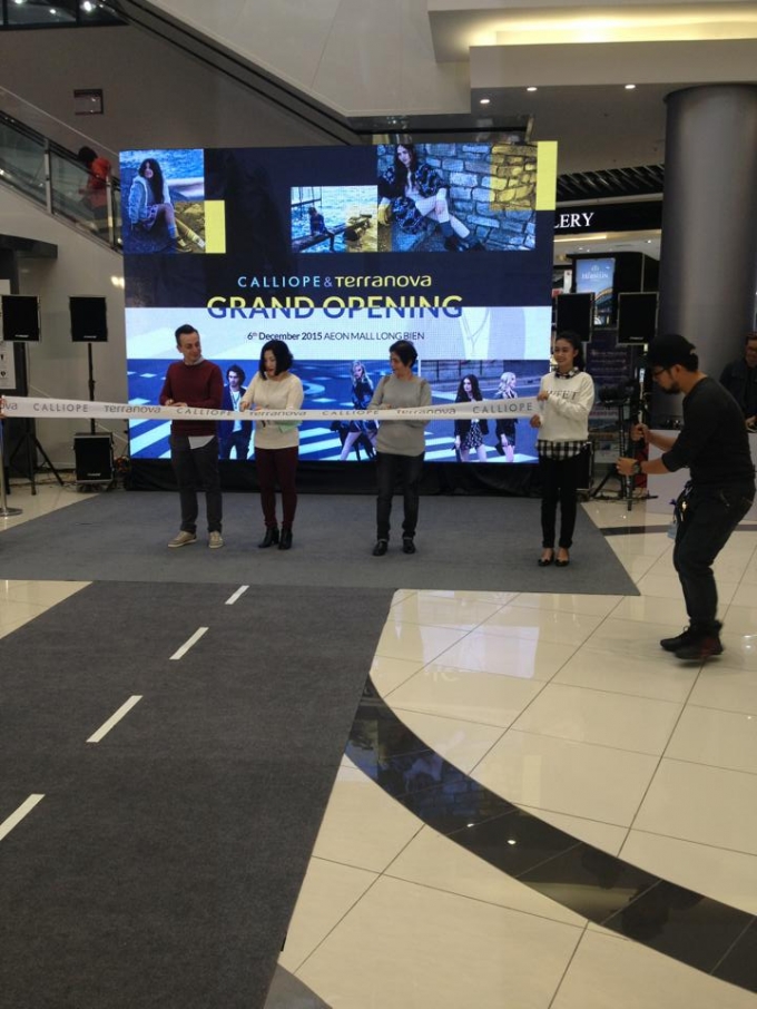 Cắt băng ch&iacute;nh thức ra mắt cửa h&agrave;ng thời trang Terranova &amp;amp;amp; Calliope