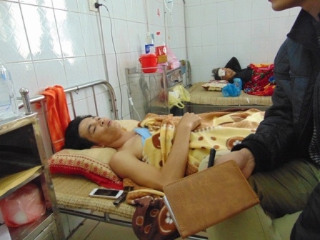 Anh L&ecirc; Sỹ H&ugrave;ng bị anh rể đ&acirc;m thủng ngực bằng lưỡi l&ecirc;