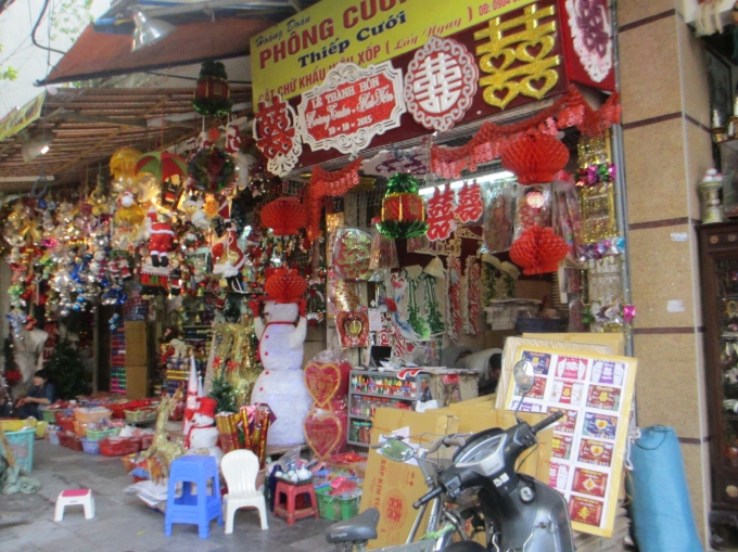 Thị trường cho m&ugrave;a lễ Gi&aacute;ng sinh đa dạng về mẫu m&atilde;