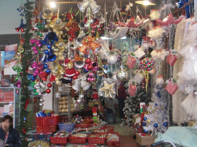 Lung linh sắc m&agrave;u Noel tr&ecirc;n phố H&agrave;ng M&atilde;