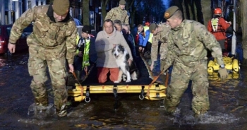 Bão Desmond gây lũ lụt kinh hoàng tại Anh