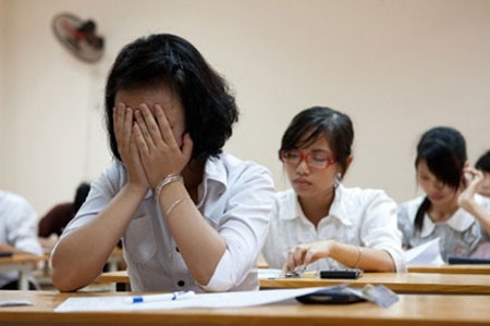 Tuy nhi&ecirc;n,&nbsp;nhiều học sinh c&ograve;n c&oacute; t&acirc;m l&yacute; ngại đến ph&ograve;ng tư vấn, c&aacute;c em thường v&agrave;o c&aacute;c diễn đ&agrave;n tr&ecirc;n mạng. Ảnh: Internet.