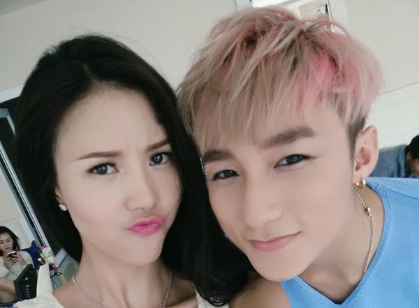 Ngọc Ch&acirc;m th&acirc;n thiết b&ecirc;n Sơn T&ugrave;ng. Ảnh: Internet