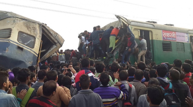 Hiện trường vụ tai nạn t&agrave;u hỏa tại Ấn Độ. (Ảnh:Twitter)