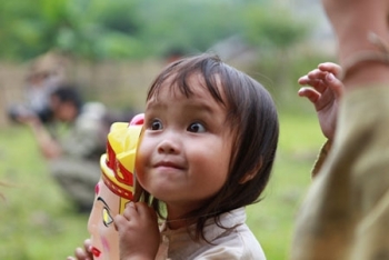 Cô giáo Tày “cõng” chữ cho trẻ em khiếm thính vùng cao