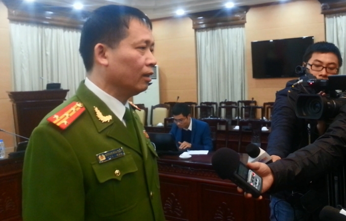 Đại t&aacute; Dương Văn Gi&aacute;p, Trưởng ph&ograve;ng h&igrave;nh sự C&ocirc;ng an TP. H&agrave; Nội trao đổi với ph&oacute;ng vi&ecirc;n.