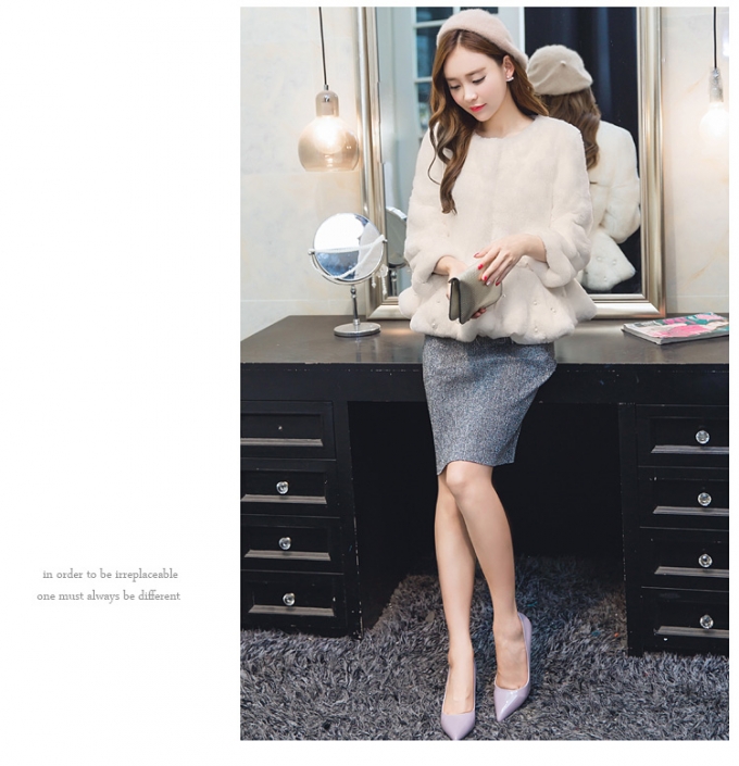 Kết hợp với phụ kiện như v&iacute; v&agrave; chiếc mũ l&ocirc;ng l&agrave; bạn đ&atilde; c&oacute; một bộ c&aacute;nh ho&agrave;n hảo cho buổi tiệc t&ugrave;ng. Ảnh: internet.