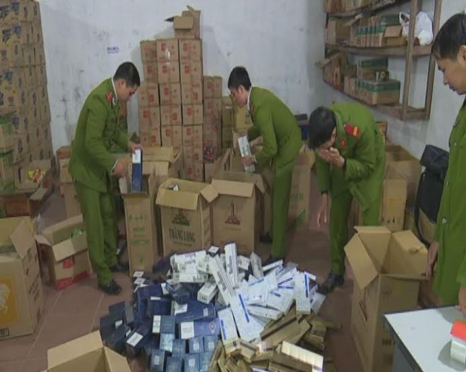 Tổ c&ocirc;ng t&aacute;c đang l&agrave;m việc.