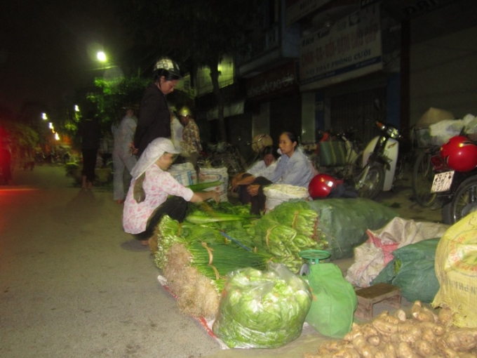 Chợ b&aacute;n đa dạng với rất nhiều mặt h&agrave;ng n&ocirc;ng sản