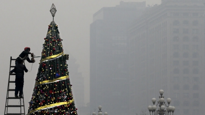 Ch&ugrave;m ảnh th&agrave;nh phố Bắc Kinh ch&igrave;m trong kh&oacute;i m&ugrave; d&agrave;y đặc