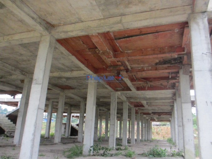 Ph&uacute; Thọ: Cận cảnh dự &aacute;n nh&agrave; ở x&atilde; hội gần 500 tỷ bỏ hoang