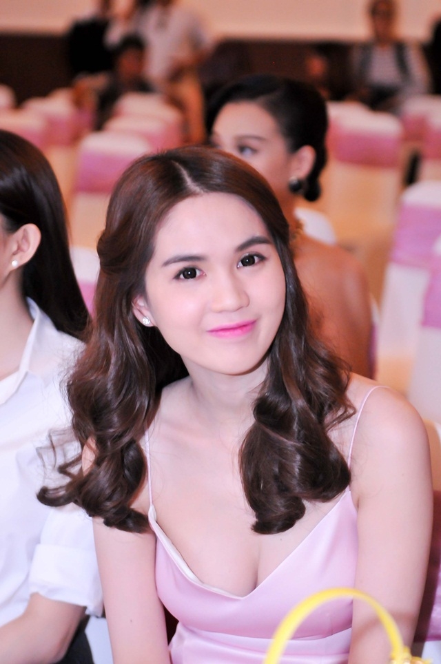 Ngọc Trinh nổi tiếng với khu&ocirc;n mặt ng&acirc;y thơ v&agrave; trong s&aacute;ng. Ảnh: internet.