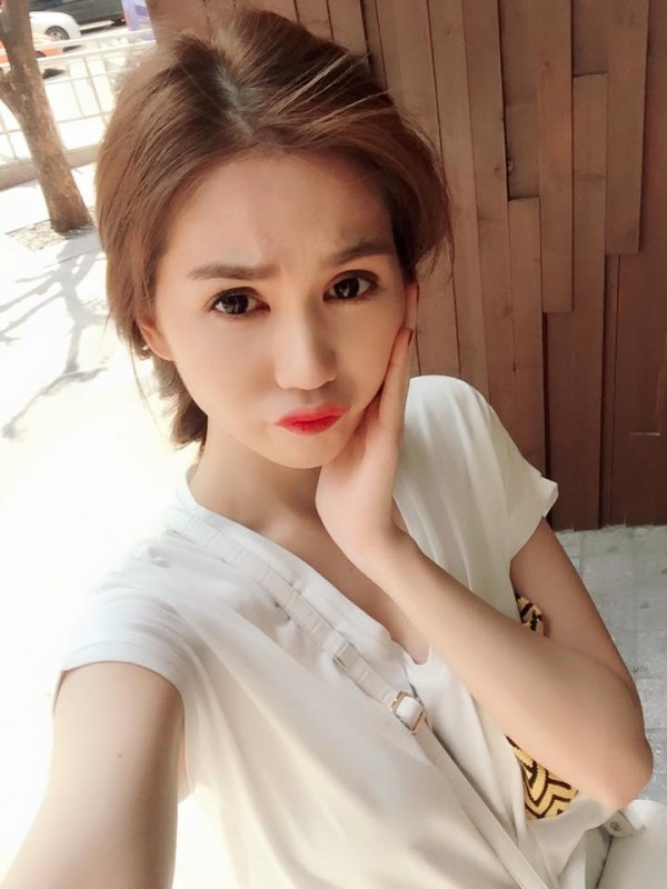 C&ocirc; lu&ocirc;n trẻ trung xinh đẹp ngay cả trong đời thường. Ảnh: internet.