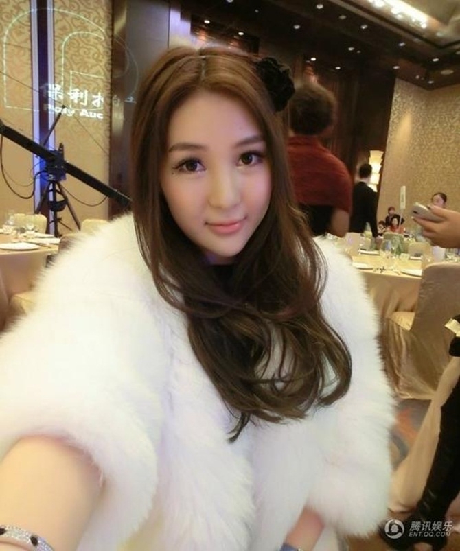 Qu&aacute;ch Mỹ Mỹ thường xuất hiện với vẻ ngo&agrave;i tiểu thư sang chảnh. Ảnh: internet.