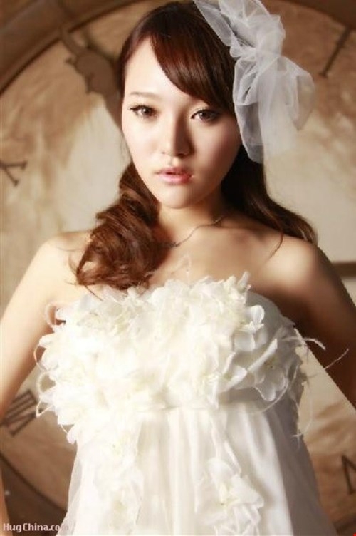 T&ocirc;n Tịnh Nh&atilde; sinh năm 1989, đến từ Hồ Bắc. Ảnh: internet.