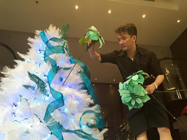 Đ&agrave;m Vĩnh Hưng lu&ocirc;n l&agrave; &ocirc;ng ho&agrave;ng của mọi cuộc chơi. Ảnh: Internet