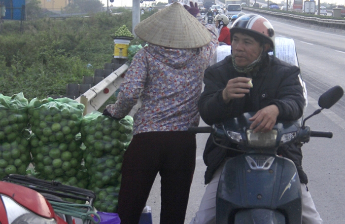 V&ocirc; tư ch&egrave;o k&eacute;o, gi&agrave;nh giật kh&aacute;ch&nbsp;