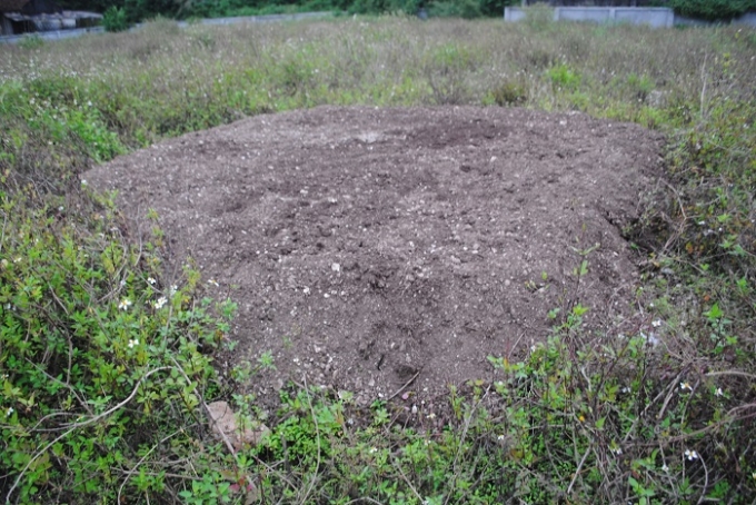 Một b&atilde;i đất mới được người d&acirc;n cuốc xới chuẩn bị trồng rau (ảnh Duy Ngợi).