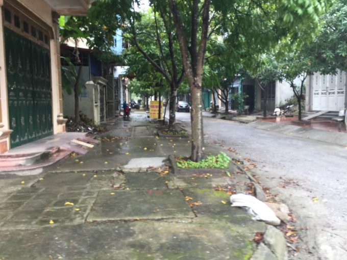 Ng&otilde; v&agrave;o nh&agrave; Trung t&aacute; L&ecirc; Đức T&ugrave;ng (Ảnh: Thế Vinh).