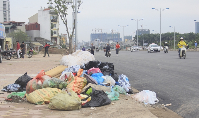 Những đống r&aacute;c lớn