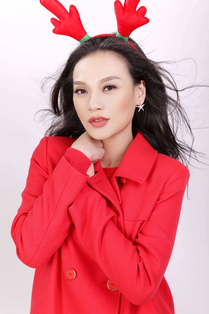 Cao Th&ugrave;y Linh dễ thương với