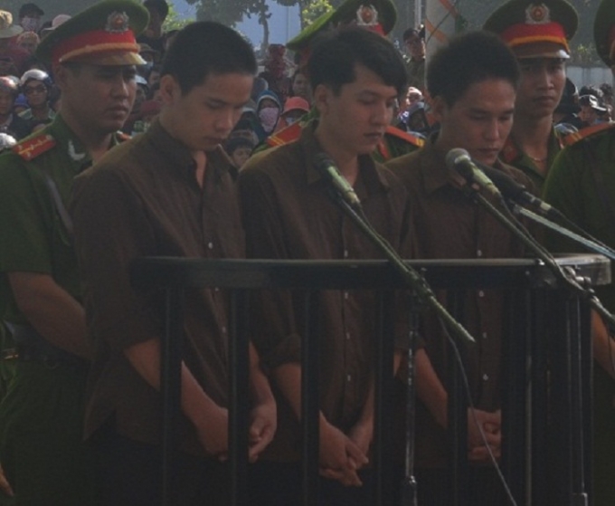 C&aacute;c bị c&aacute;o tại phi&ecirc;n t&ograve;a.