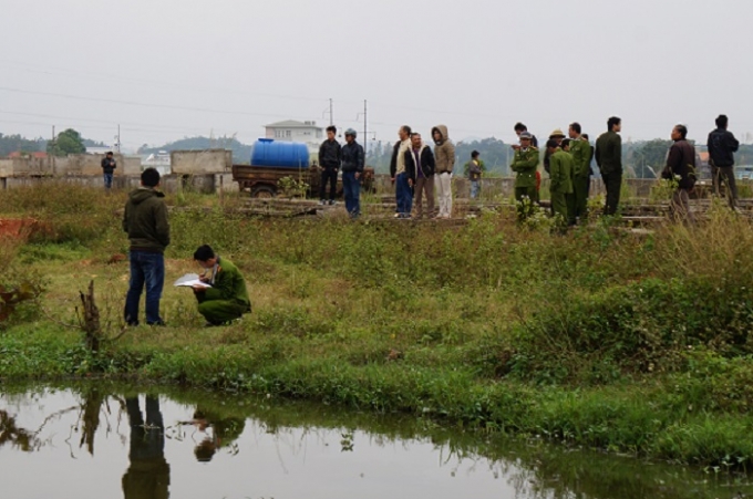 Hiện trường nơi ph&aacute;t hiện thi thể người đ&agrave;n &ocirc;ng chết bất thường (ảnh CTV).