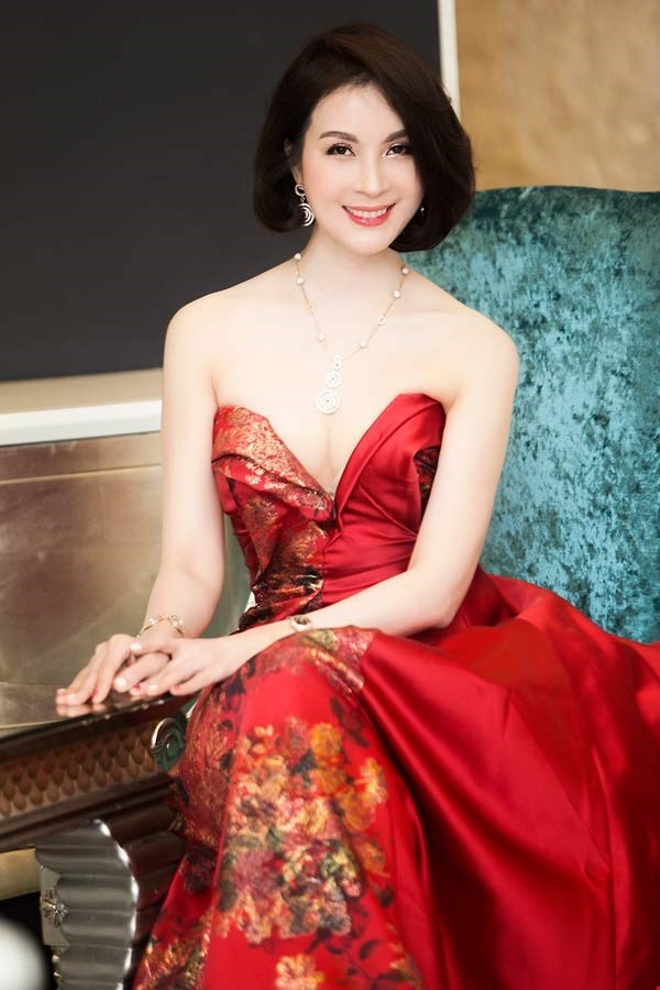 Nhan sắc rực rỡ như g&aacute;i đ&ocirc;i mươi. Ảnh: internet.