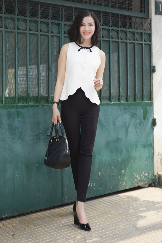 D&ugrave; gần 50 tuổi nhưng c&ocirc; vẫn giữ được một th&acirc;n h&igrave;nh cực chuẩn. Ảnh: internet.