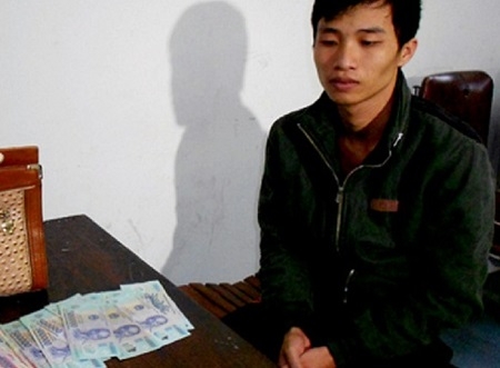 Nguyễn Đ&igrave;nh Anh tại cơ quan điều tra (ảnh CTV).