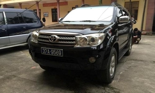 Đình chỉ công tác nhân viên Sở GTVT chặn xe tải làm luật