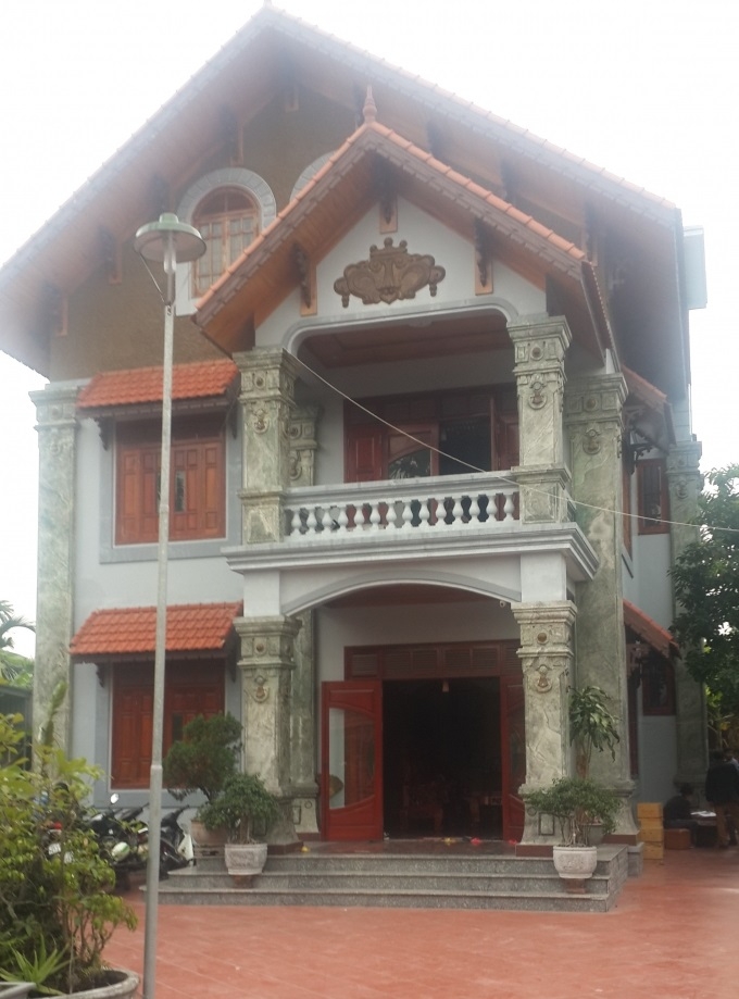 Căn biệt thự 03 tầng của đối tượng Trần Đức Th&ocirc;ng l&agrave; nơi chứa c&aacute;c con bạc