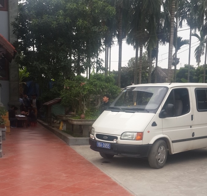 Chiếc xe biển xanh mang BKS 16A &ndash; 0955 chuy&ecirc;n dung phục vụ c&aacute;c con bạc.