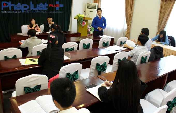 Tổ thảo luận thứ chủ đề 3.&nbsp;(Ảnh: Đức Bi&ecirc;n)