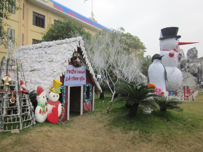 Một g&oacute;c ở T&ograve;a Gi&aacute;o xứ Thanh H&oacute;a chuẩn bị cho Noel