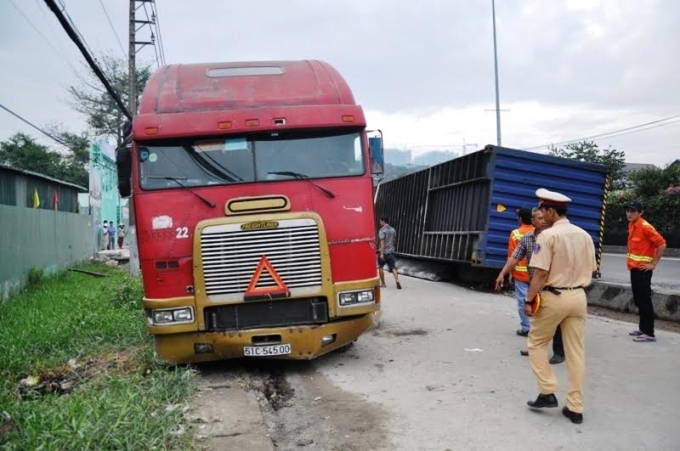 TP Hồ Ch&iacute; Minh: Hiện trường vụ xe container g&acirc;y &ldquo;n&aacute;o loạn&rdquo; Quốc lộ