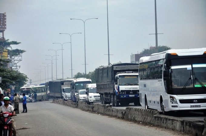 TP Hồ Ch&iacute; Minh: Hiện trường vụ xe container g&acirc;y &ldquo;n&aacute;o loạn&rdquo; Quốc lộ