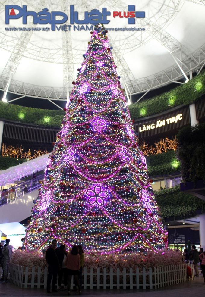 Aeon Mall&nbsp;(Long Bi&ecirc;n) l&agrave; trung t&acirc;m mới khai trương v&agrave; đang thu h&uacute;t sự ch&uacute; &yacute; của người d&acirc;n thủ đ&ocirc;.&nbsp;(Ảnh Đức Bi&ecirc;n)