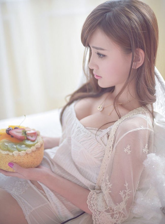C&ocirc; c&ograve;n được mệnh danh l&agrave; l&agrave; n&agrave;ng showgirl xinh đẹp nhất Hoa Ngữ. Ảnh: internet.