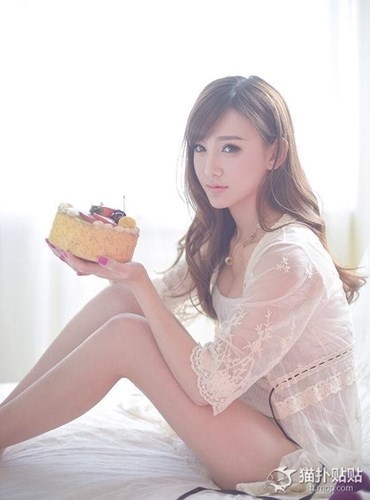 C&ocirc; l&agrave; c&aacute;i c&acirc;y h&aacute;i ra tiền v&igrave; lu&ocirc;n đắt show. Ảnh:internet.