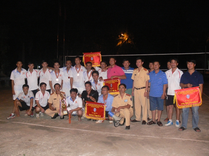 Trao giai cho cac doi bong