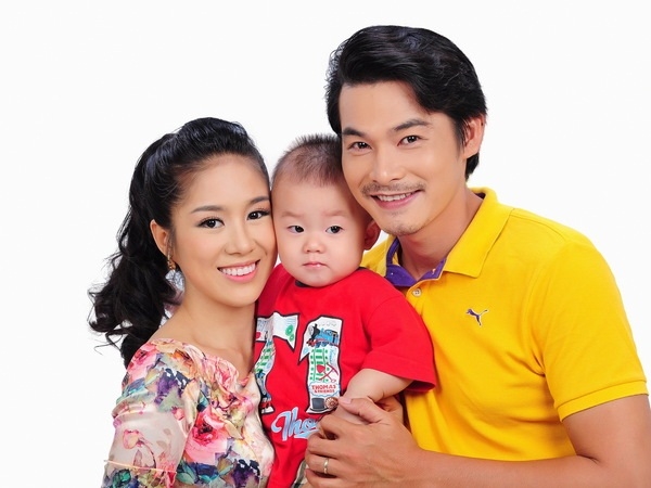 Top 10 c&acirc;u chuyện t&igrave;nh hot nhất l&agrave;ng giải tr&iacute; năm 2015