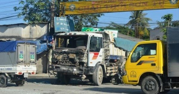 Cận cảnh xe ben “điên” gây tai nạn liên hoàn rồi đâm nhà dân