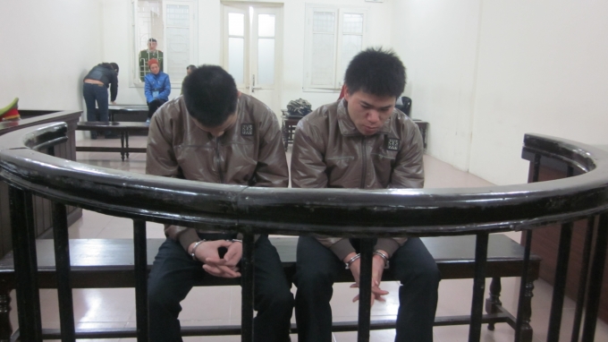 Hai bị c&aacute;o Dương v&agrave; Th&aacute;i trước v&agrave;nh m&oacute;ng ngựa (Ảnh: Duy Khương)