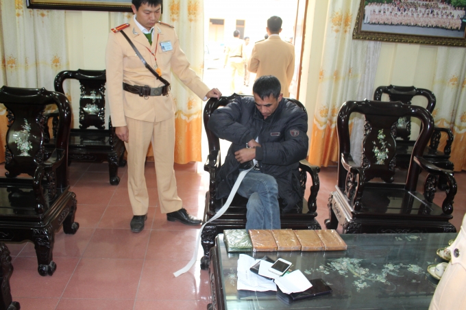 Đối tượng c&ugrave;ng tang vật tại ph&ograve;ng PC67